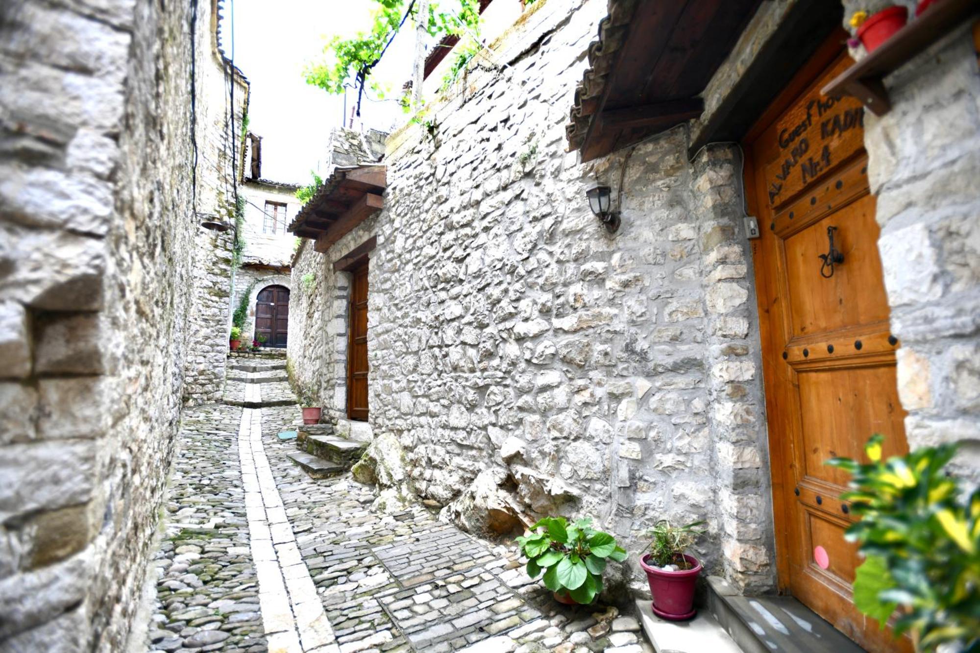 Guesthouse Alvaro Kadiu Berat Exterior photo